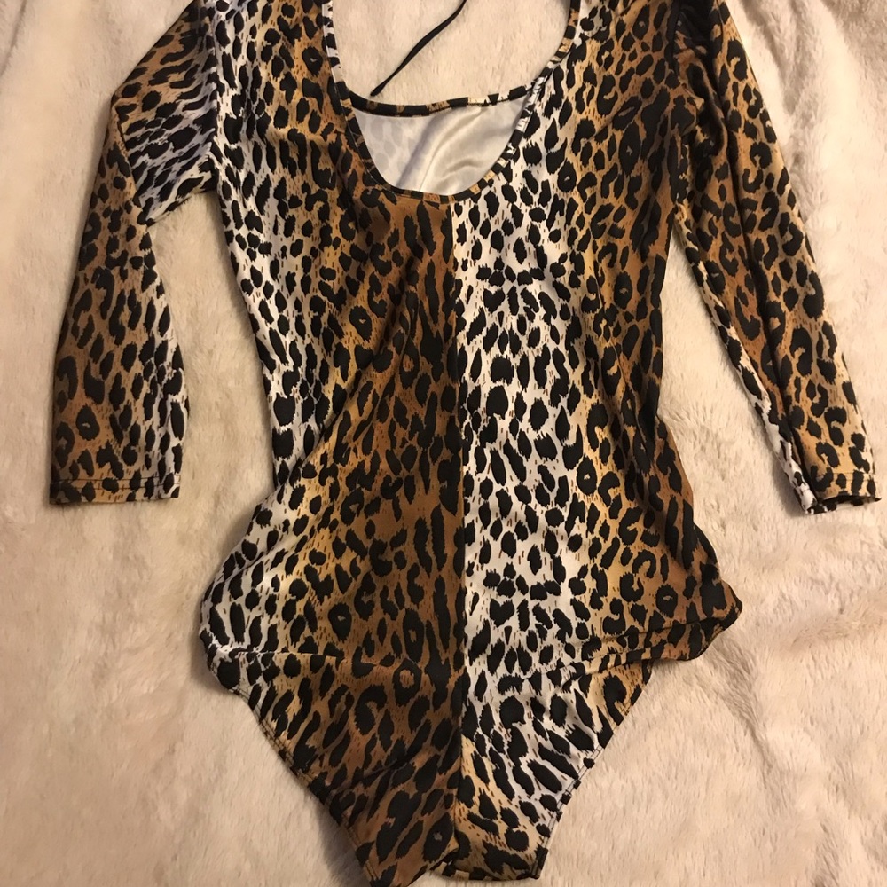 One piece - Picture 2 of 2